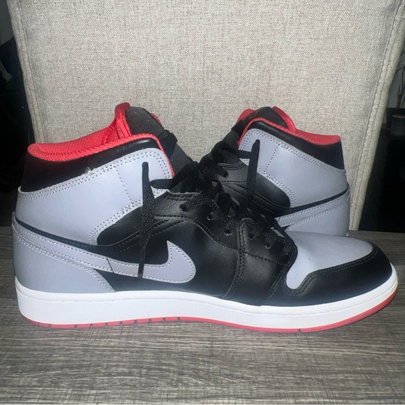 Men’s Size 12 Air Jordan 1 Mid 'Bred Shadow' WORN ONCE - Picture 5 of 9